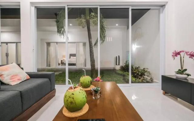 Villa Akmali Seminyak Drupadi 2 Bedrooms w/Pool 5mins to Beach