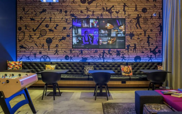 Moxy York