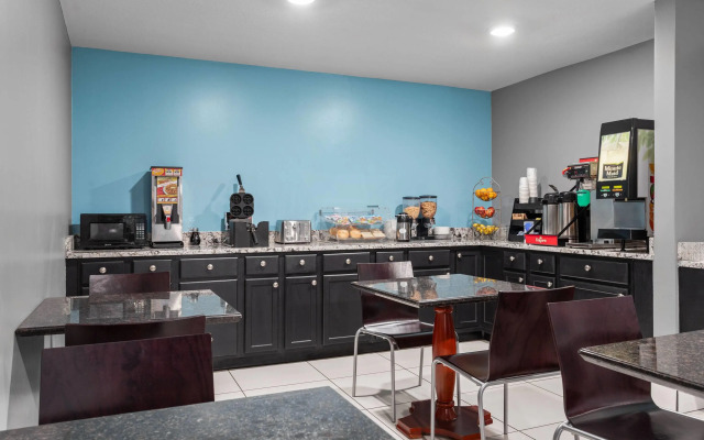 Days Inn by Wyndham Phoenix West