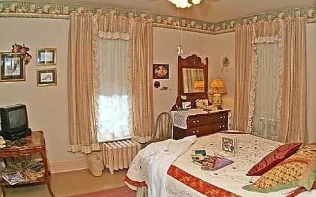 The Homespun Country Inn