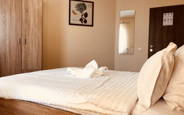 Monte Carlo Palace Rooms