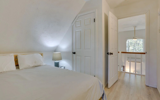 Modern Poconos Chalet w/ Private Hot Tub, Fire Pit