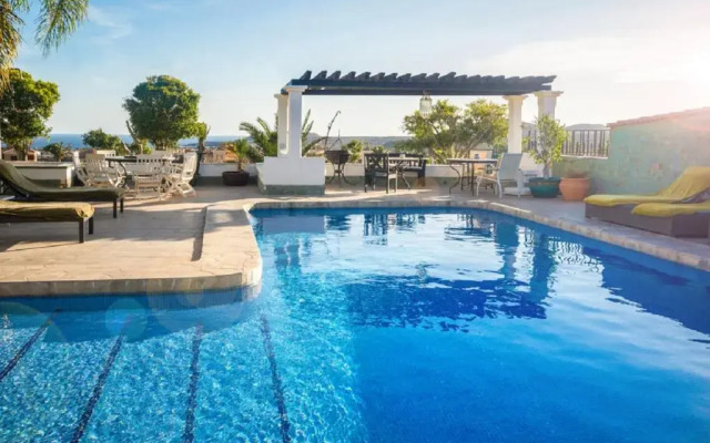 1327 La Quinta Heights