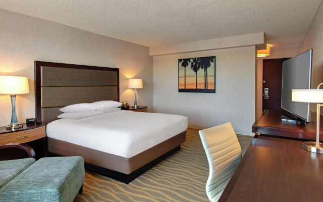 Holiday Inn Express & Suites Vaughan-Southwest by IHG