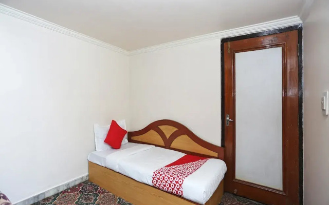 OYO 15468 Hotel Sharda