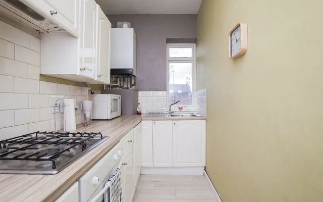 Bright 1 Bedroom Flat in Oval