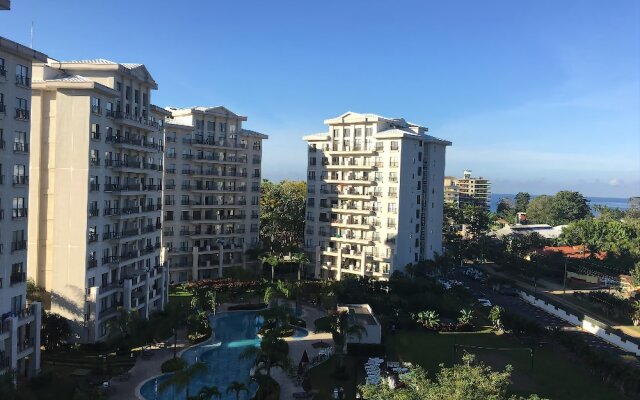 Jaco Bay Apt Overlooking Ocean and Pool