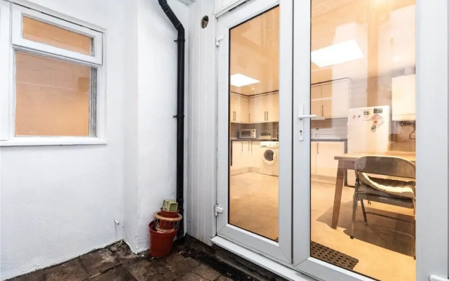 Platinum House in Camden 9956