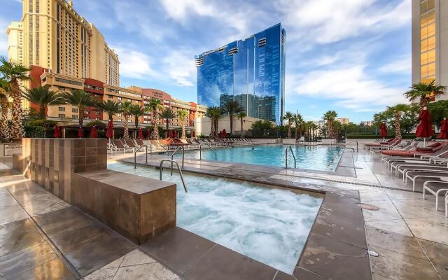 888 Two Bedroom Balcony Suite at Signature Condo Hotel