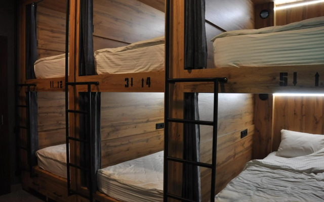 Full House Hotel & Capsule Hostel, Rivne