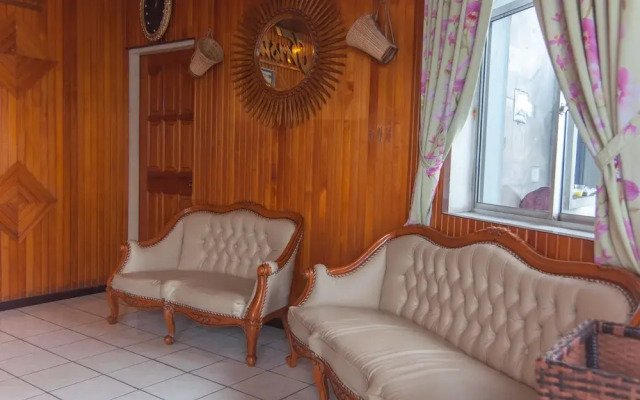 OYO 89577 Kristal Hotel
