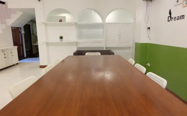 Manii hostel Asoke