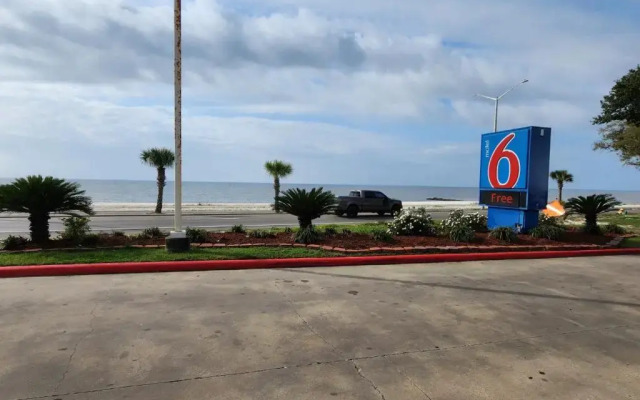 Motel 6 Biloxi, MS - Beach