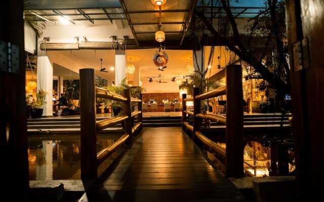 Mad Monkey Phnom Penh - Hostel
