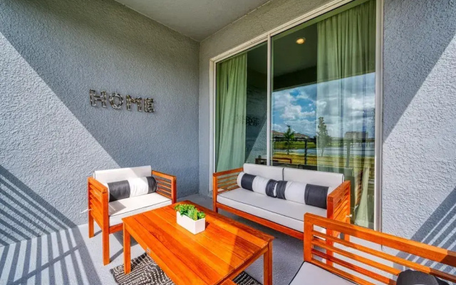 Mickey Themed Bedroom Condo Near Disney