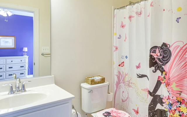 Lakefront Fredericksburg Home w/ Deck + Fire Pits!