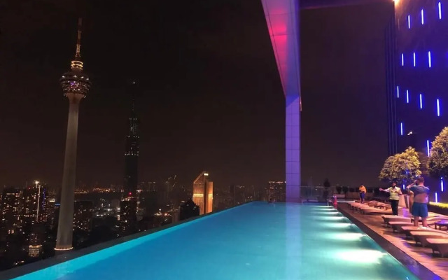 Amazing Pool By Platinum Suites