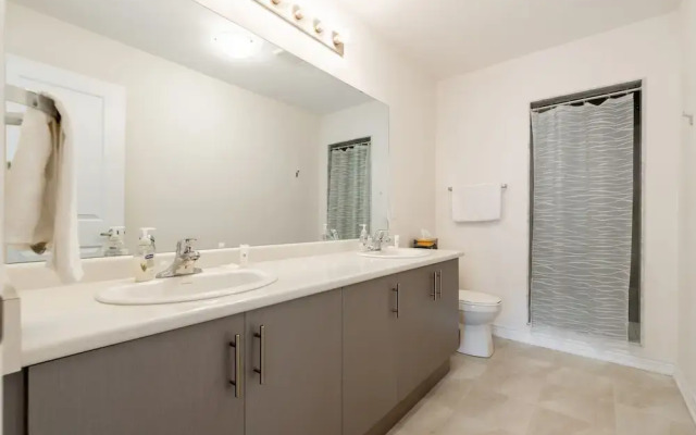 Gorgeous Brand New Spacious Town House