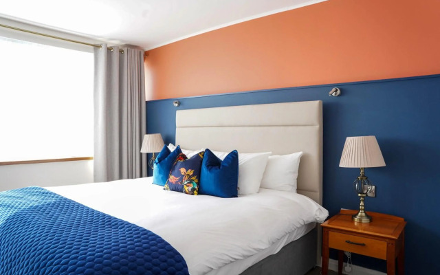 Alcock & Brown Hotel