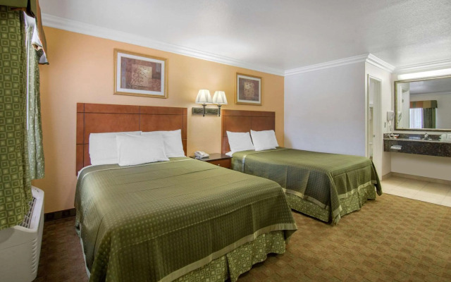 Rodeway Inn Adelanto US 395