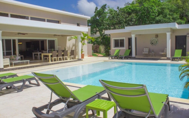 New six Bedroom With BBQ and Large Pool