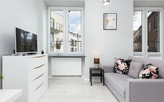 Cosy Studio With Balcony by Renters