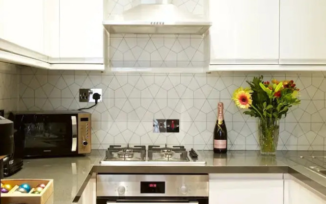 Avari Apartments - Winchester Collection