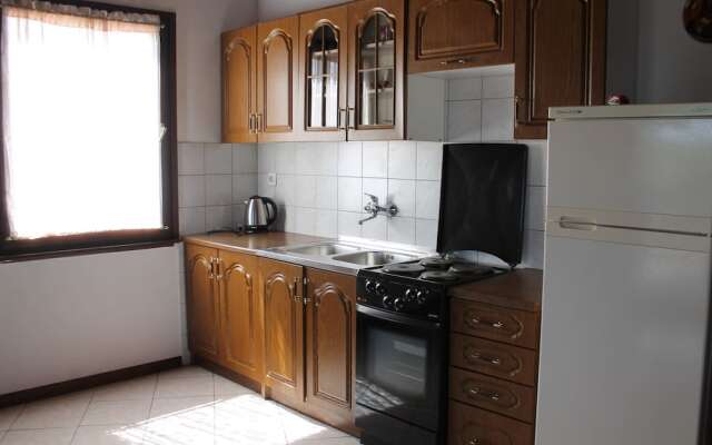 Spacious Apartment in Medulin with Covered Terrace