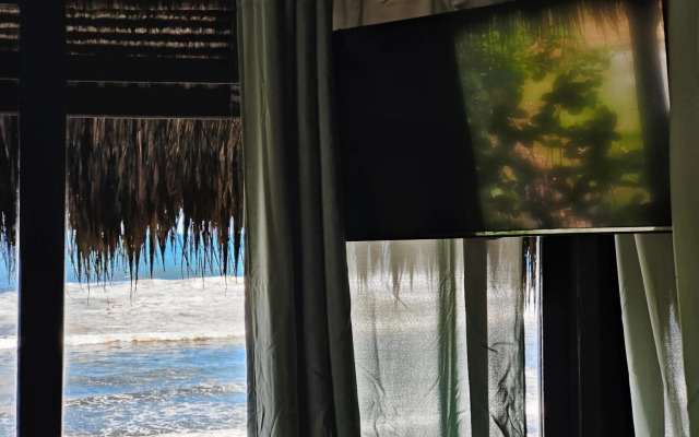 Beachfront Villa Nixie and the Sea