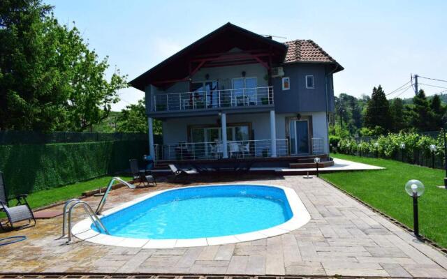 Vila Mila Riverside Apartments