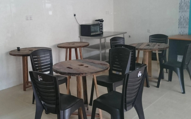 Halo Hostel