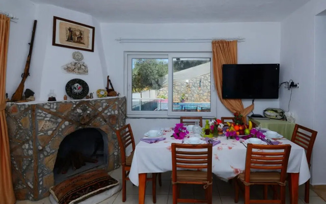 Villa Baris by Akdenizvillam