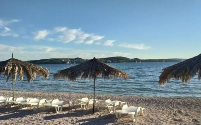 Apartment Domenico - 50 m From the sea