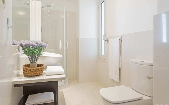 Rodamar I by An Island Apart