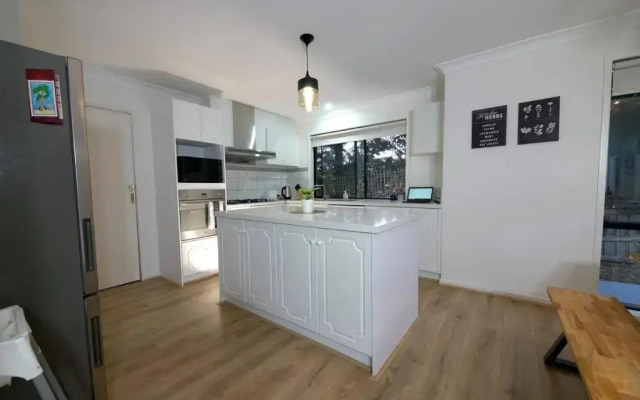 6 Bedrooms Contemporary Home Mill Park near SC