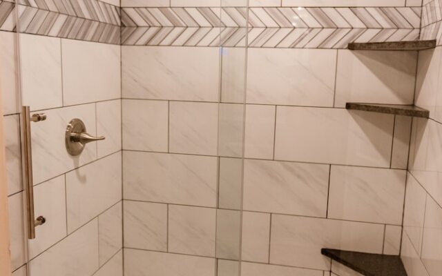 Bigfoots Retreat 2 Bedroom Chalet by RedAwning