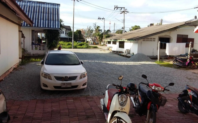 DEE DEE Mansion Airport
