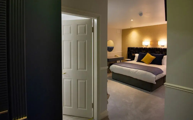 Woodenbridge Hotel & Lodge