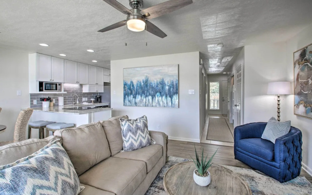 Balcony & Lake Access: Hot Springs Getaway!