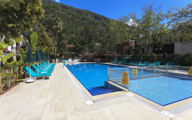 Perdikia Beach Hotel