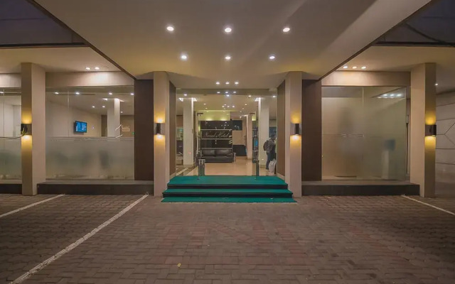 Naval Hotel by RedDoorz