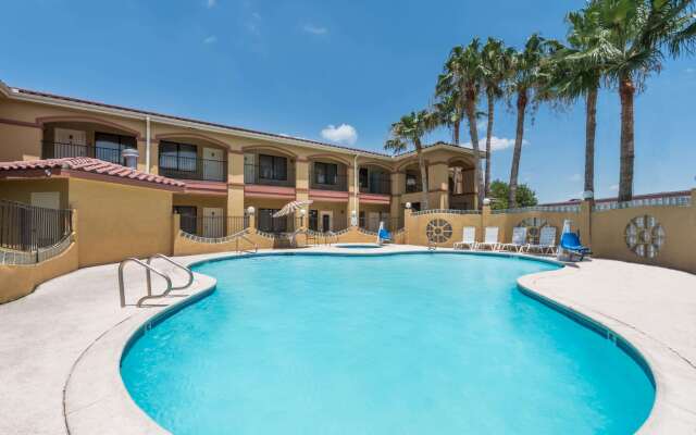 Super 8 by Wyndham Weslaco