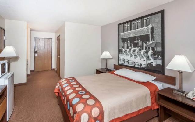 Super 8 by Wyndham Pekin/Peoria Area