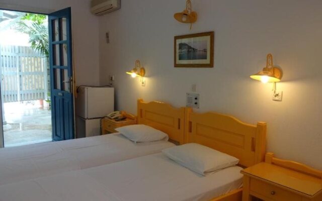 Remezzo Hotel & Studios