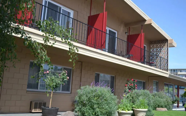 Seaside Inn & Suites