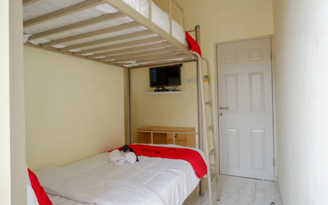 RedDoorz Hostel near Kota Lama Semarang