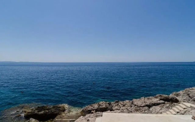Apartments Plavac Mali