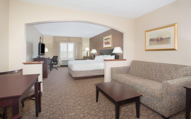 Holiday Inn Express Hotel & Suites Concordia, an IHG Hotel