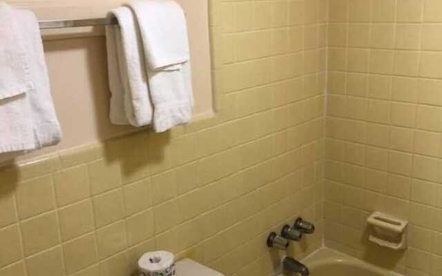 Scottish Inn & Suites