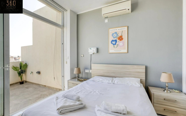 Spacious, 1BR duplex off UNI/Hospital with WIFI by 360 Estates